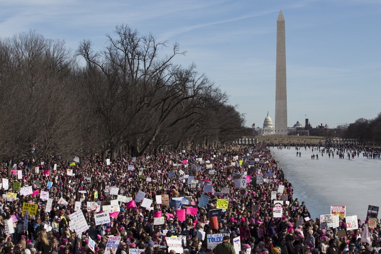 Decenas de miles en marcha contra Donald Trump en aniversario de su presidencia