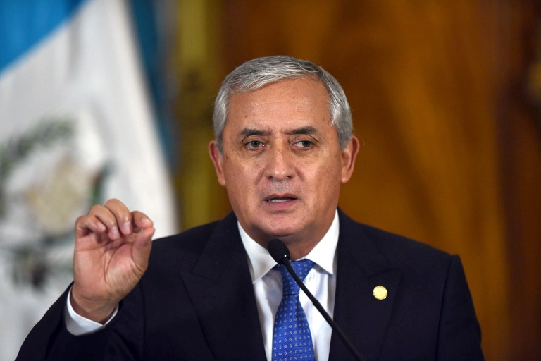 Presidente de Guatemala renuncia tras orden de captura en su contra