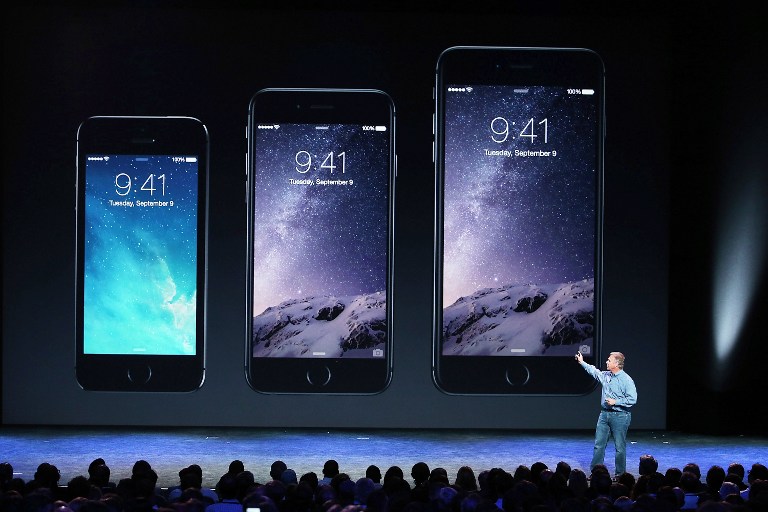 Apple lanza dos teléfonos iPhone de pantalla grande