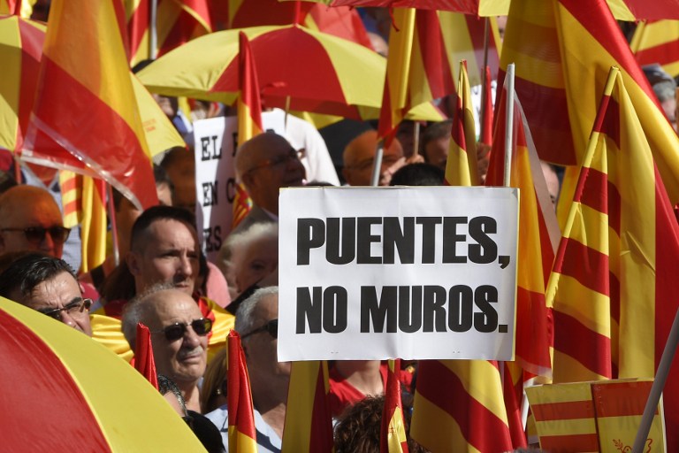 Miles de catalanes se manifiestan en contra de la independencia