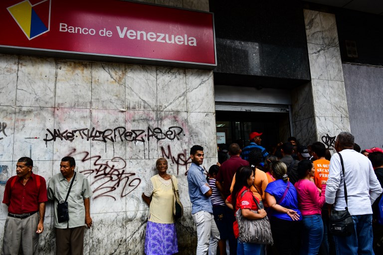 ¿Cómo envían los venezolanos dinero de Ecuador a su país?