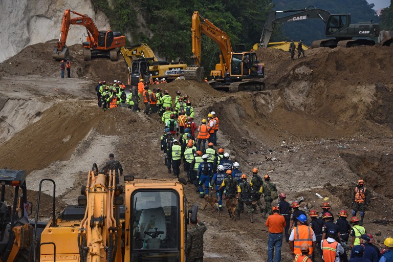 Suben a 161 los muertos por deslave que sepultó una aldea en Guatemala