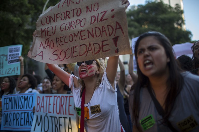 Brasileñas protestan contra proyecto de ley que recorta derecho al aborto