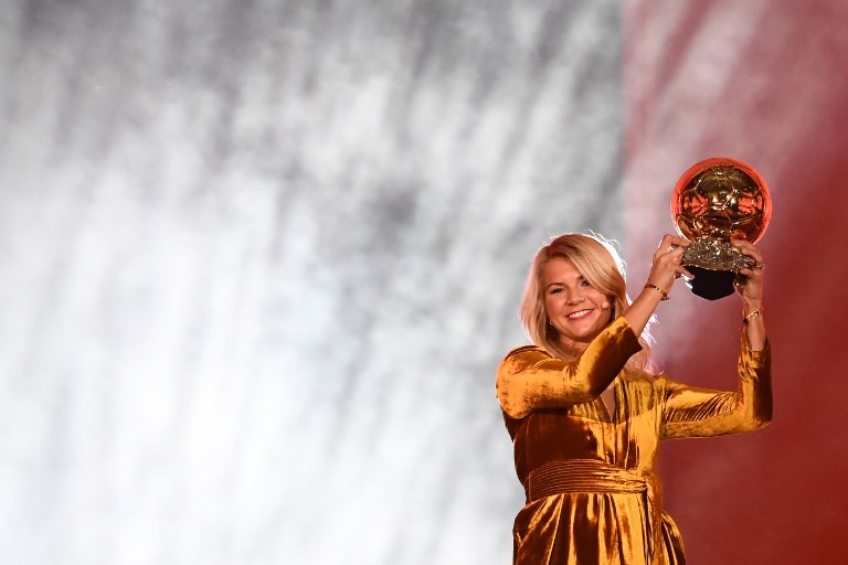 Ada Hegerberg gana el primer Balón de Oro femenino de la historia