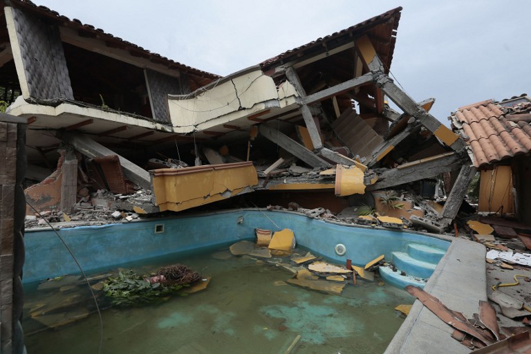 Sube a 660 la cifra de fallecidos por el terremoto en Ecuador