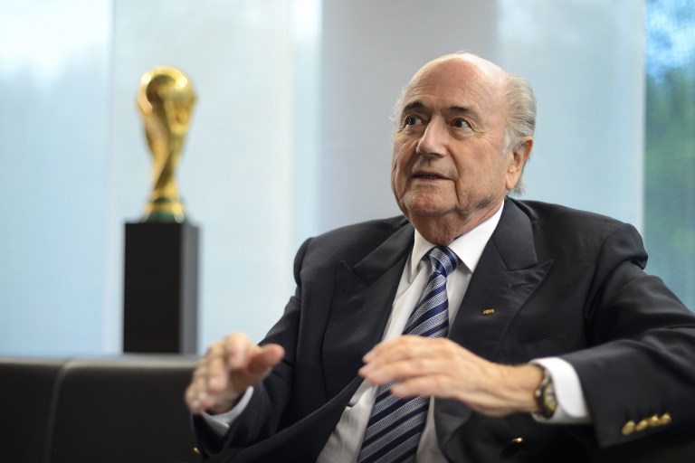 Blatter se lanza en campaña a dos semanas de elección a presidencia de FIFA