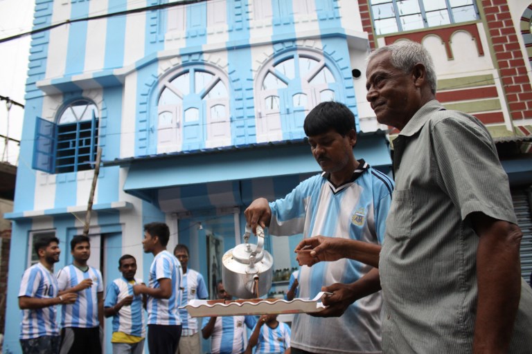 Hincha indio pintó su casa de celeste y blanco por Messi
