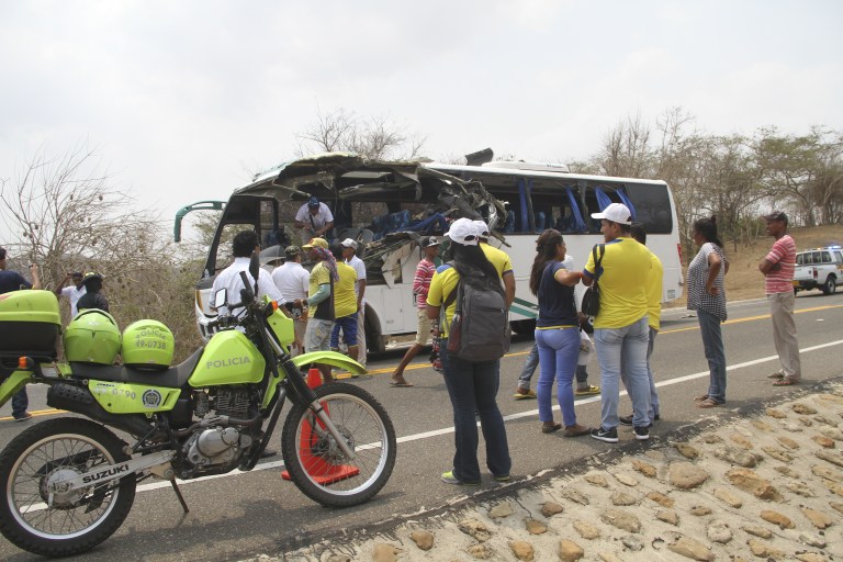 Ecuatorianos accidentados en Colombia están fuera de peligro