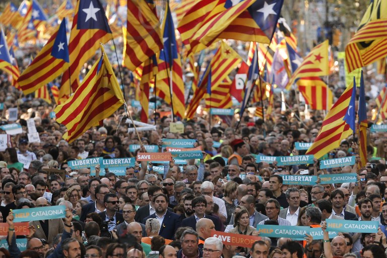 Masivas protestas luego de que Rajoy anuncie cómo implementará el Artículo 155 en Cataluña