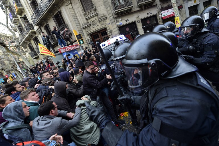 Tres detenidos y 33 heridos en Barcelona durante las protestas por detención de Puigdemont