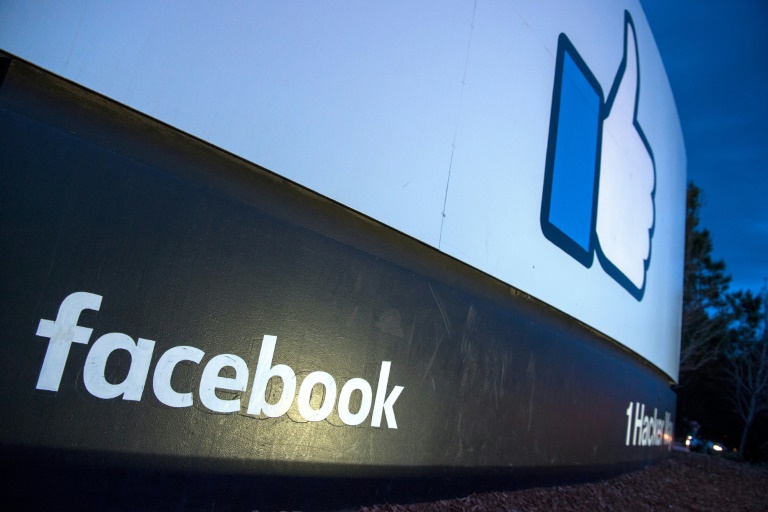 Facebook busca acceder a datos de clientes bancarios en EEUU