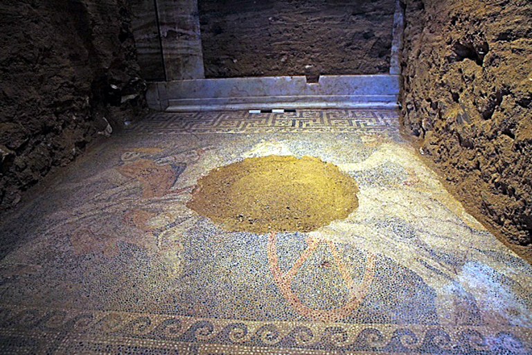 Hallan cabeza de esfinge en la misteriosa tumba de la ciudad griega de Anfípolis
