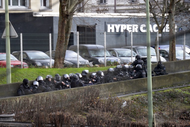 Doble toma de rehenes en Francia 2 días después de ataque a Charlie Hebdo