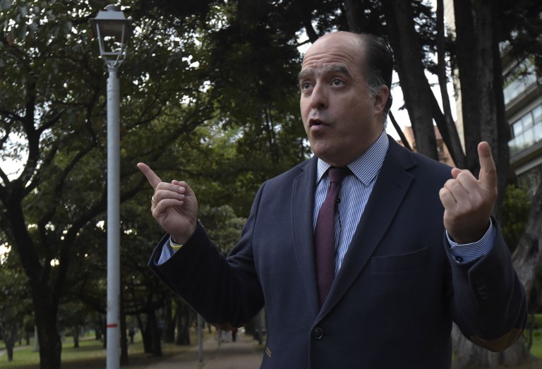 Borges dice estar seguro en Colombia tras orden de captura