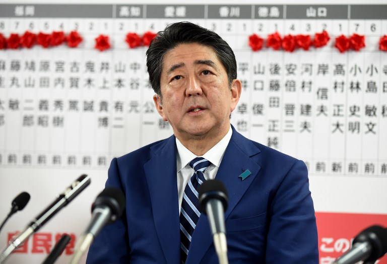 Amplia victoria del primer ministro Shinzo Abe en Japón