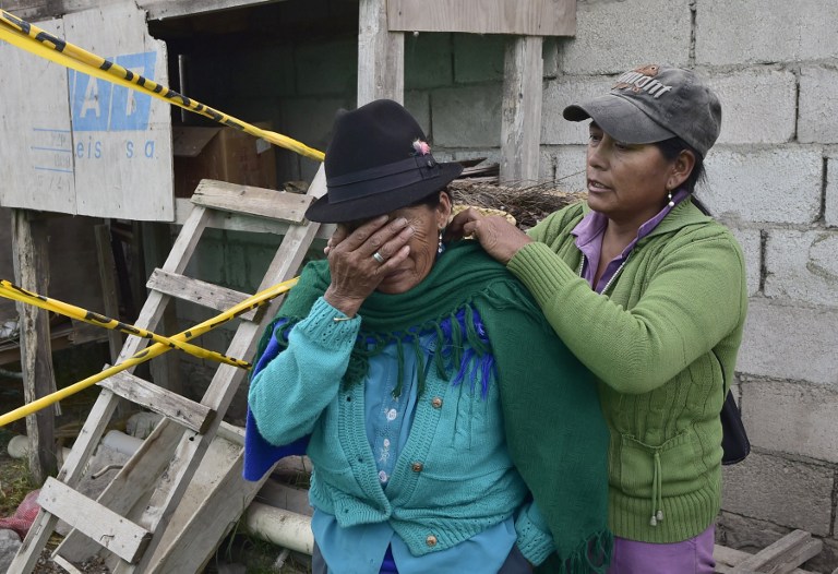 Habitantes preocupados por las viviendas afectadas tras los sismos en Quito