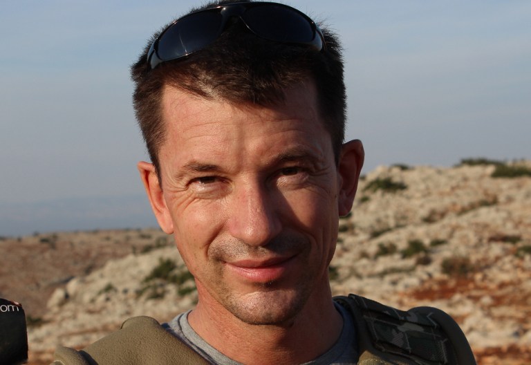 El padre del rehén británico John Cantlie pide al EI su liberación