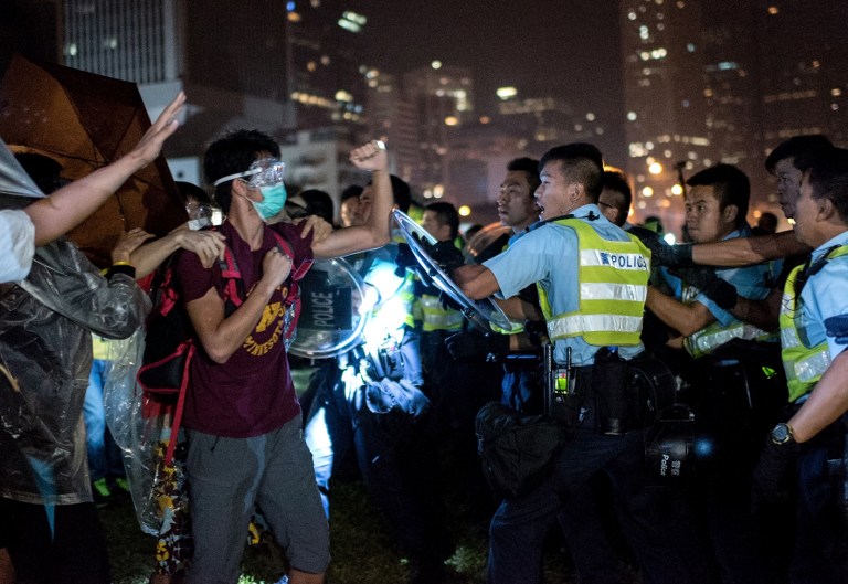 Video sobre violencia policial contra un manifestante desata críticas en Hong Kong