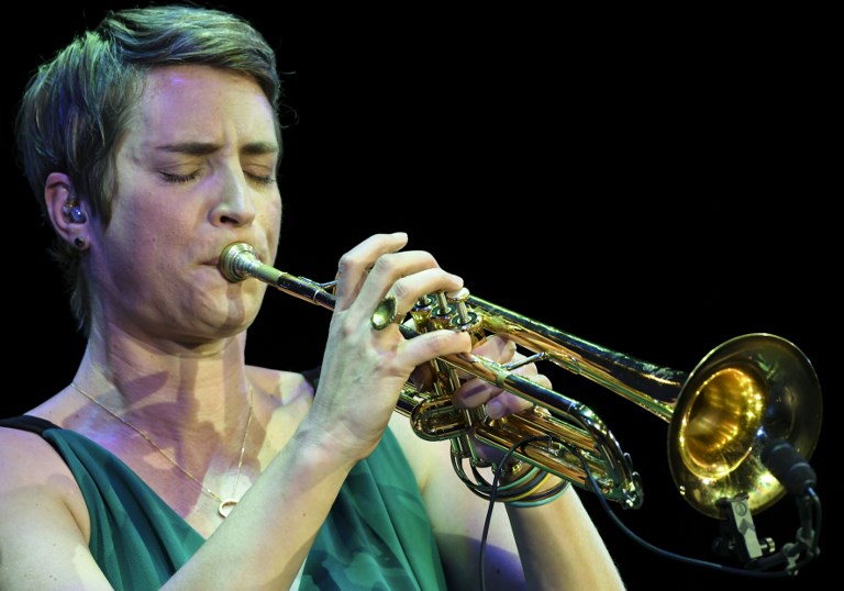 Maite Hontelé, la famosa trompetista holandesa que rompe esquemas