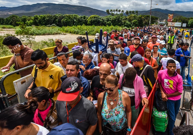 Venezolanos cruzan en masa hacia Colombia previo a Constituyente