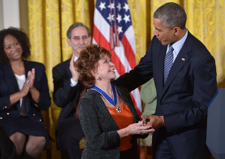 Barack Obama otorga a chilena Isabel Allende el máximo honor civil de EE.UU.