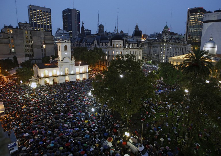 Más de 400.000 personas en marcha por muerte del fiscal en Argentina
