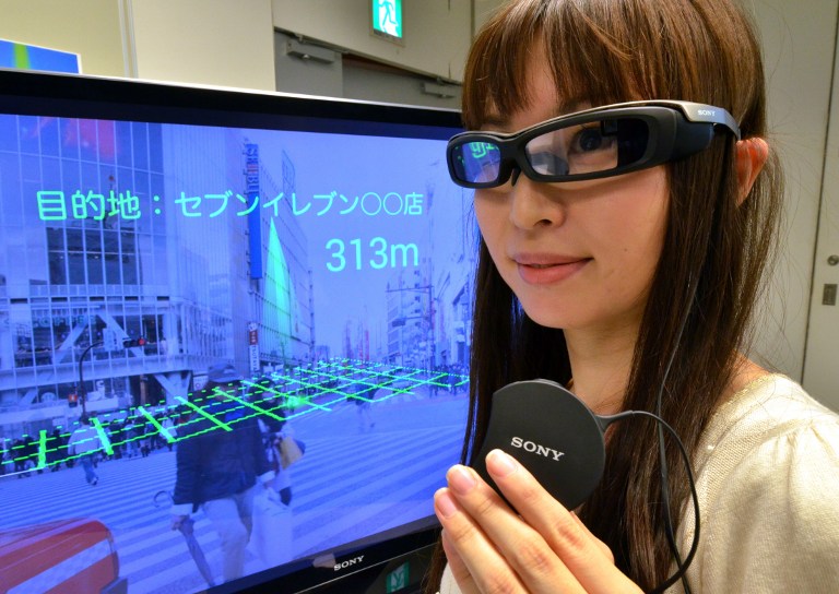 SmartEyeglass, las gafas que llegan para competir con las Google Glass