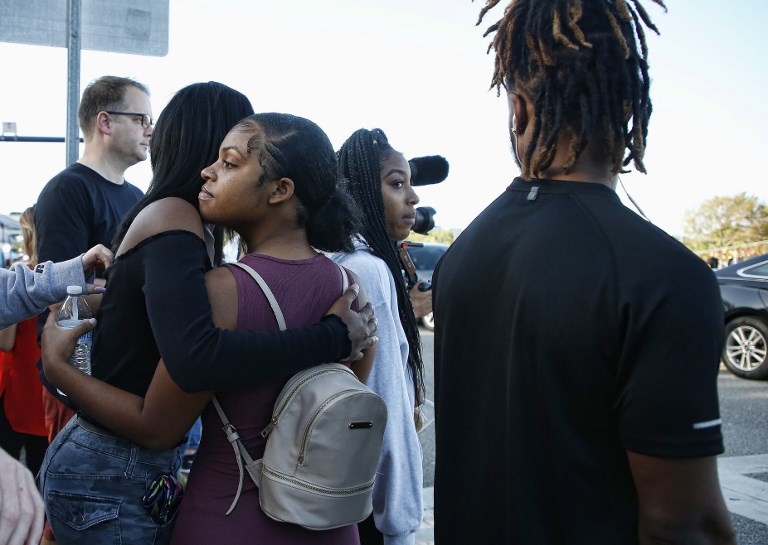Estudiantes de la escuela en Parkland regresan a clases dos semanas después del tiroteo