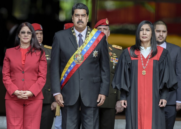 Maduro firma nuevo decreto de &quot;emergencia económica&quot; para superar la crisis