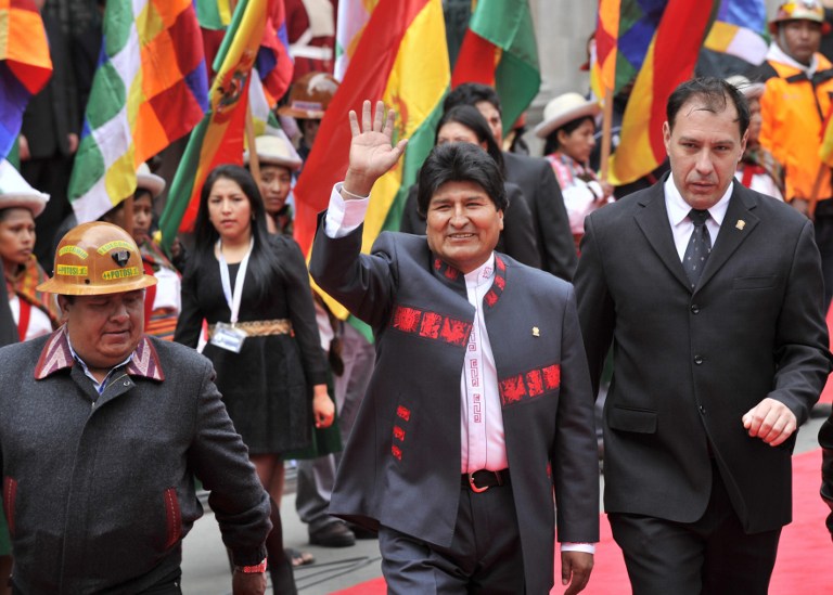 Evo Morales jura tercer mandato con fuerte apoyo y amenaza de crisis