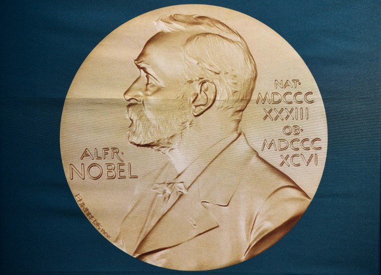 1.001 maneras de perder la medalla del Premio Nobel