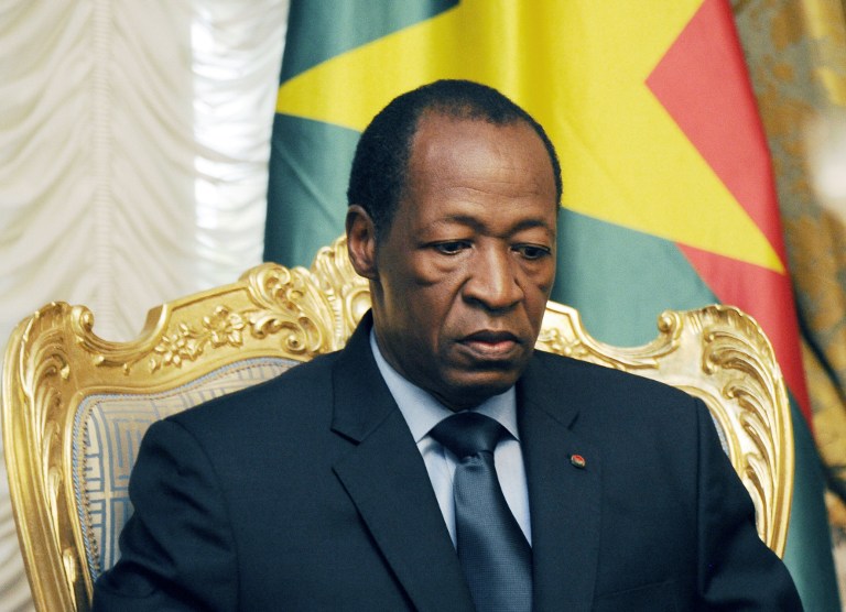 Presidente de Burkina Faso decreta el estado de sitio y disuelve el Gobierno