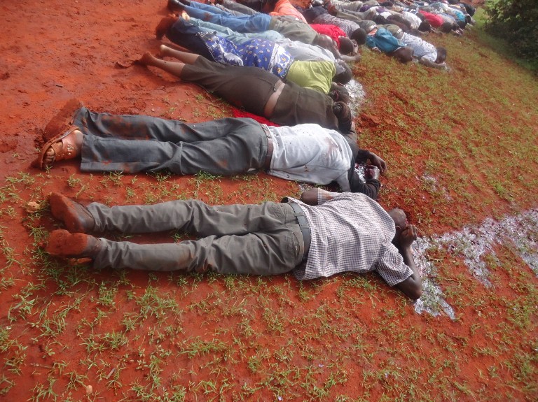 Islamistas shebab ejecutan en Kenia a 28 pasajeros de un bus