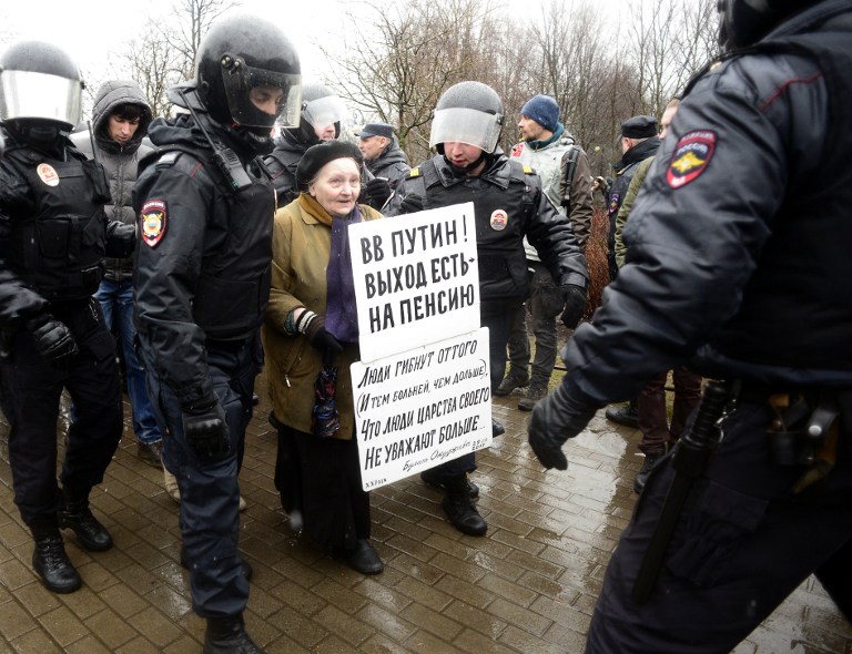 Más de 100 detenidos en Rusia en manifestaciones contra presidente Putin
