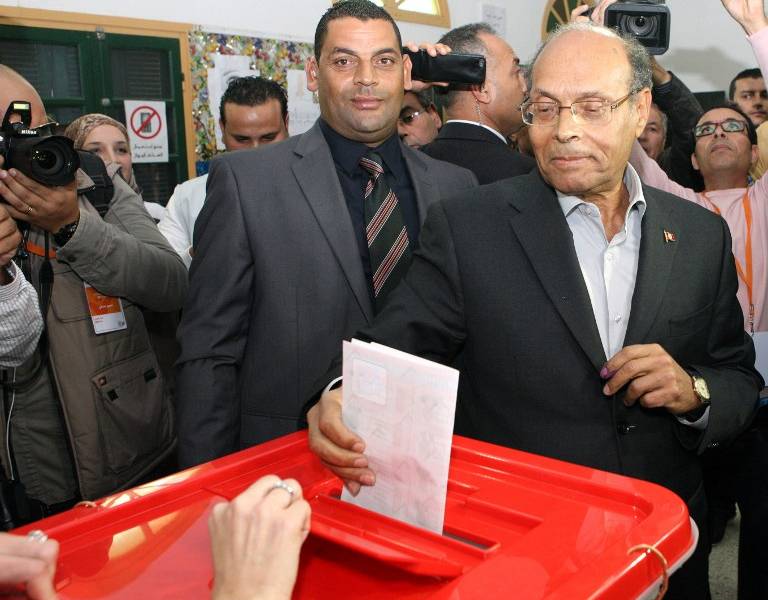 La &quot;histórica&quot; presidencial en Túnez se encamina a segunda vuelta