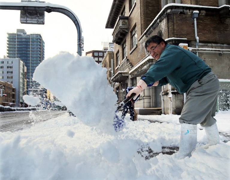 Fuertes nevadas en Japón causan cinco muertos y fuertes perturbaciones en el país