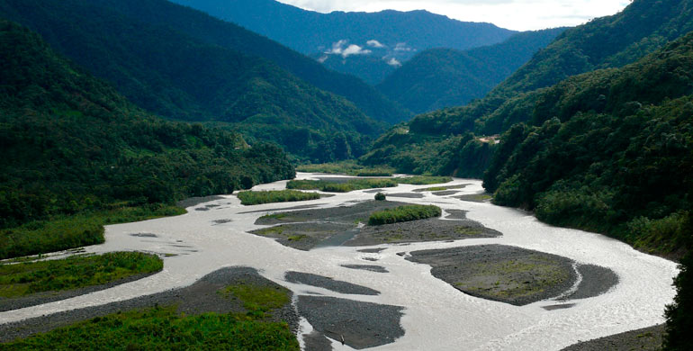 Un fallecido y tres desaparecidos en un accidente de kayak en río Abanico, Macas