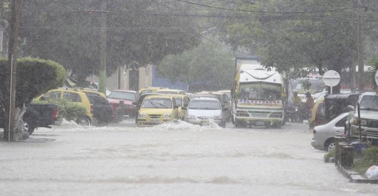 Emergencia en distintos sectores por fuertes lluvias en Barranquilla, Colombia
