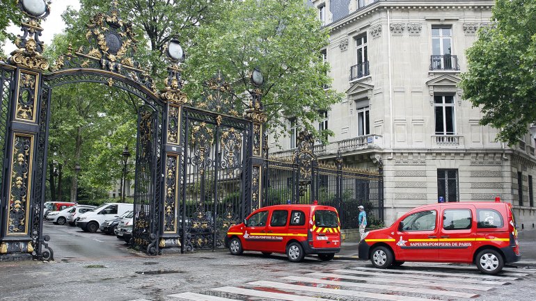 Francia: rayo deja heridos a 10 niños y un adulto en París