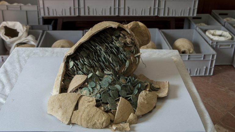 Encuentran 600 kilos de monedas romanas en Sevilla, España