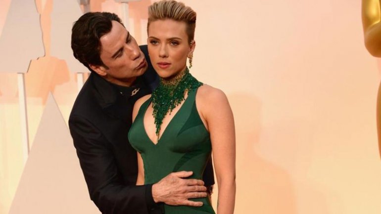 John Travolta incomodó a Scarlett Johansson en los Oscars