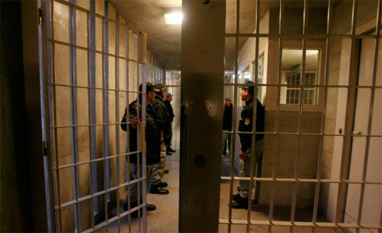 Un preso droga a su hermano gemelo para fugarse de la cárcel en Perú