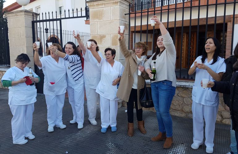 Empleados de asilo en pueblo de España ganan 10 millones de euros en lotería