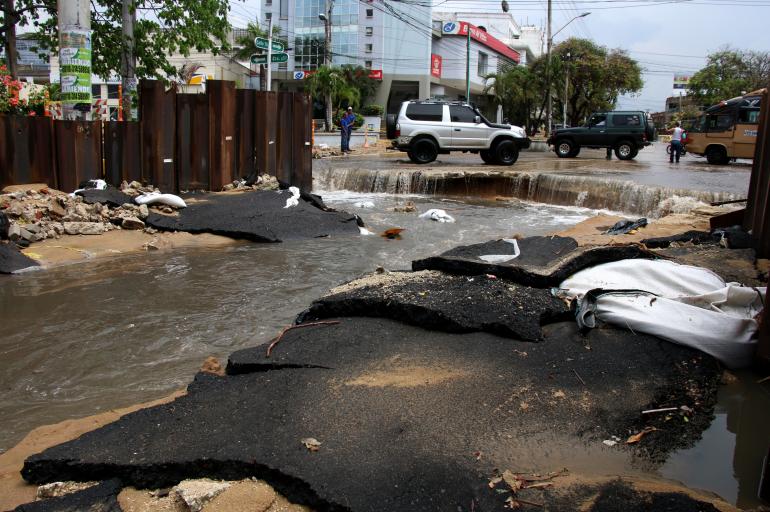 Emergencia en distintos sectores por fuertes lluvias en Barranquilla, Colombia