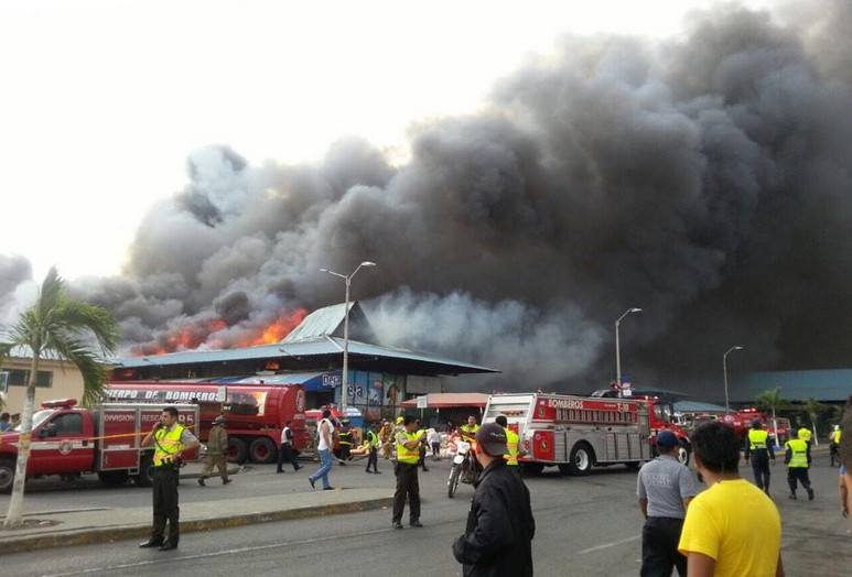 Incendio en el Mercado de Transferencia de Víveres de Guayaquil