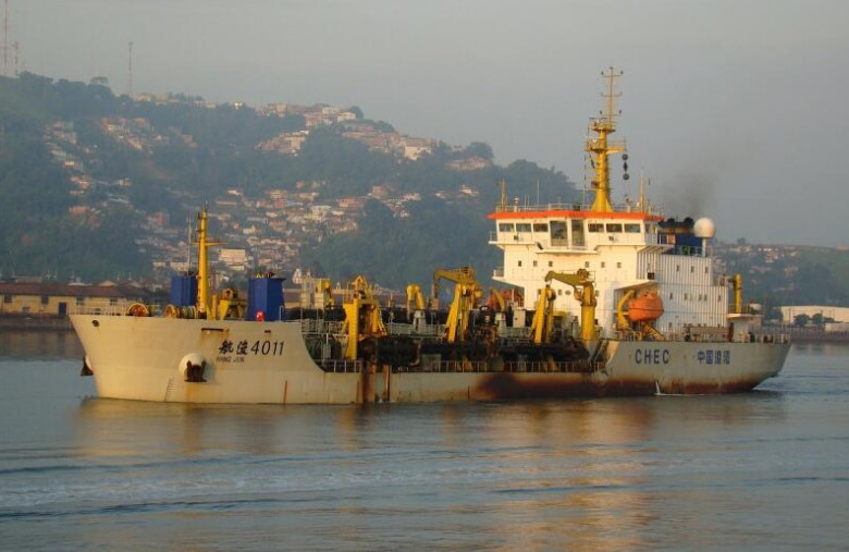 Lista la draga que limpiará el canal de acceso al puerto de Guayaquil