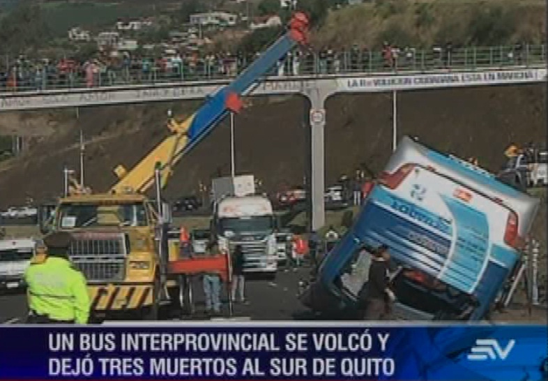 Presunto exceso de velocidad cobró tres vidas en accidente vial en Quito