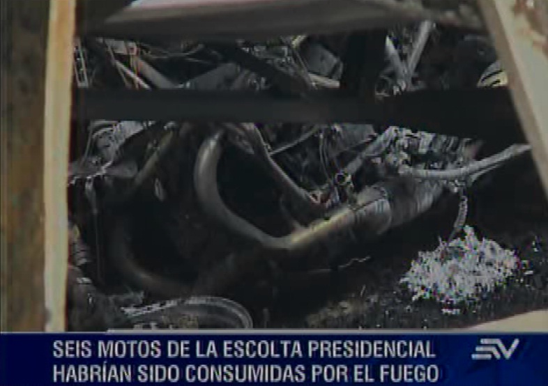 Incendio en Quito consume seis motos de la escolta presidencial