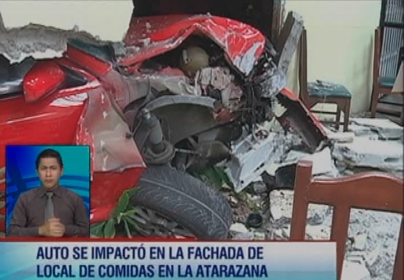 (VIDEO) Dos fuertes accidentes de vehículos contra inmuebles en Guayaquil