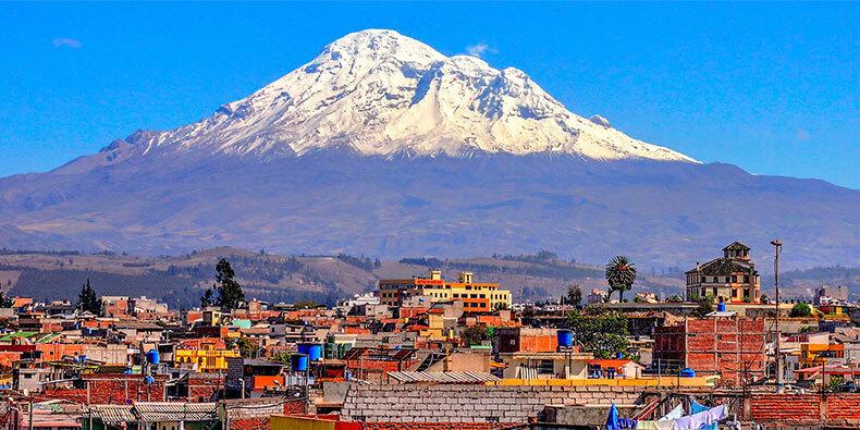 Volcán Chimborazo, ubicado en la provincia del mismo nombre, a 150 km de Quito.